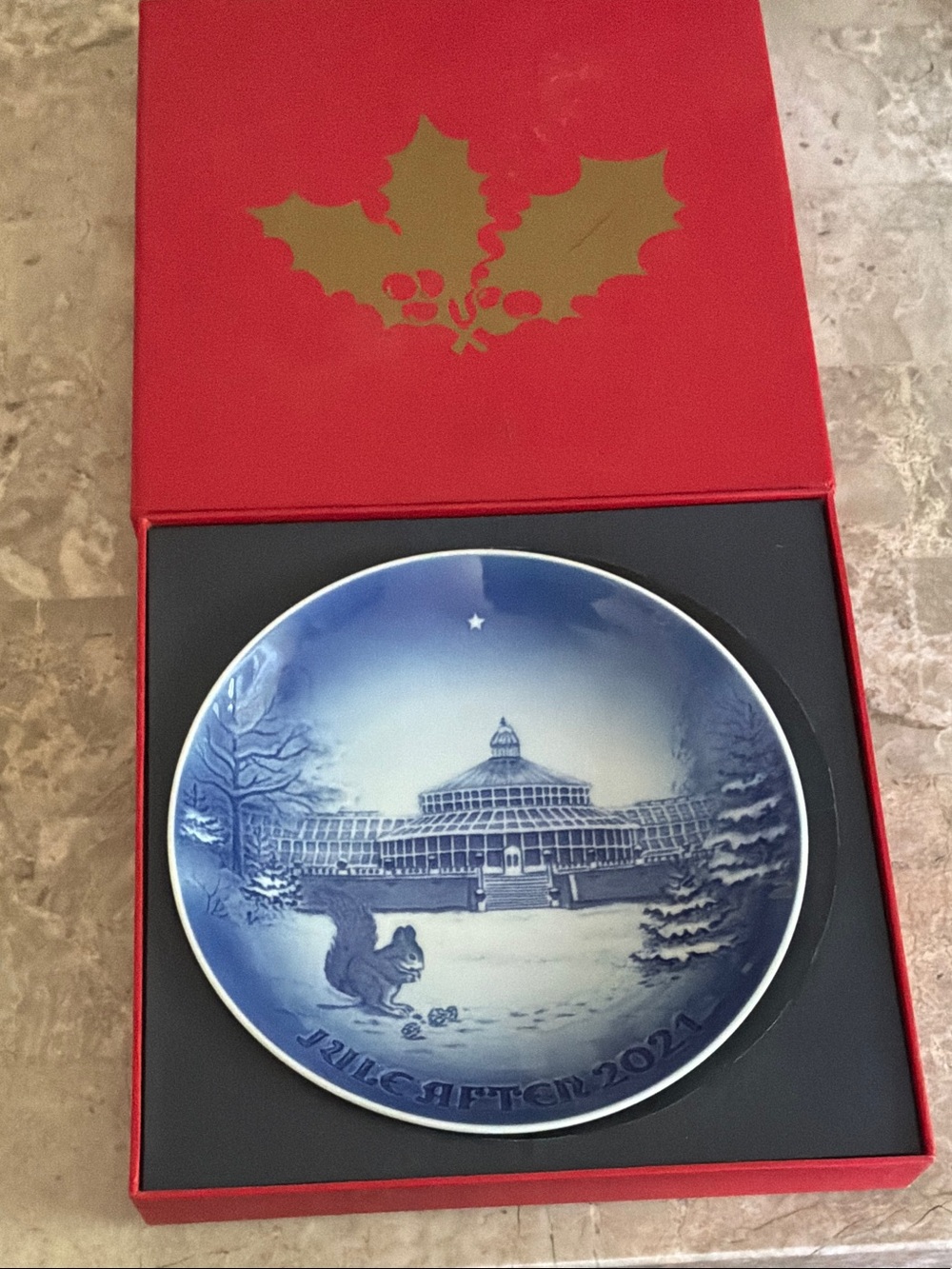 BING & GRONDAHL 2021 Blue  and White Holiday Collector Plate - Winter Scene
